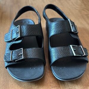 Vionic 7.5 black sandal